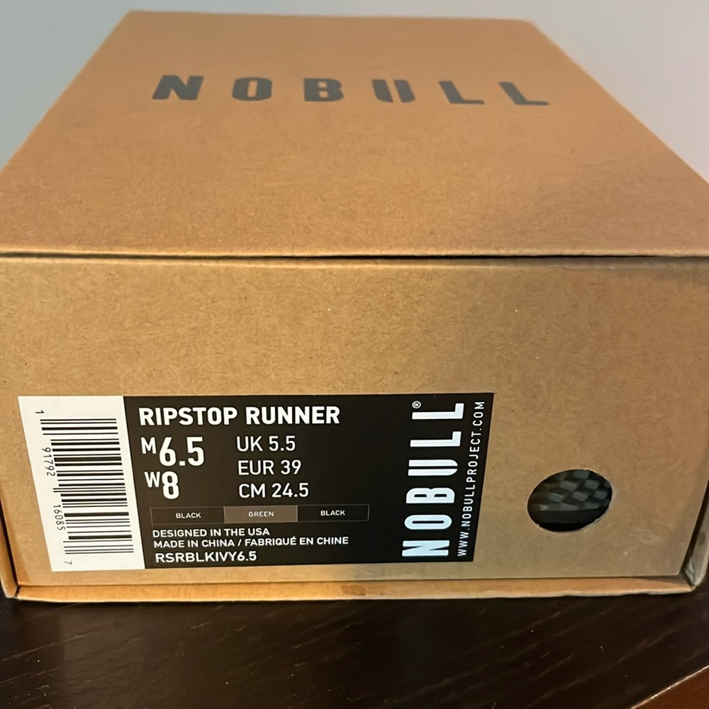Nobull ripstop runners woman’s size 8 black with army green sole worn once